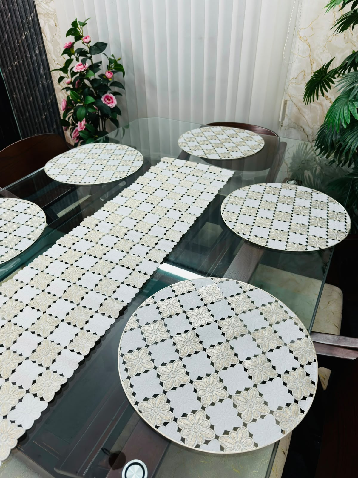 Round  Table Runner With 6 Pieces Mats 7 pcs Set colour 1501